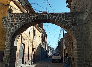 peru/ayacucho/landmark/arco-puca-cruz