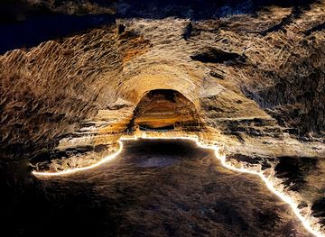 iceland/skaftafell-national-park/landmark/caves-of-hella