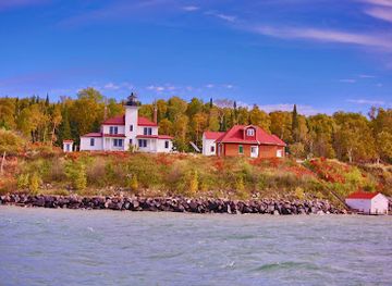 wisconsin/lake-superior-lowland/landmark/raspberry-island-lighthouse