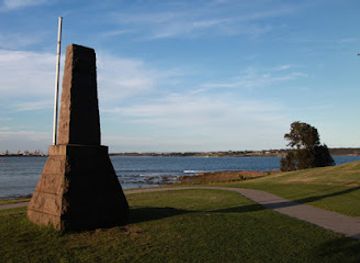 australia/western-new-south-wales/landmark/captain-cooks-landing-place