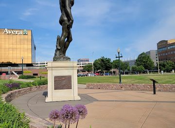 south-dakota/sioux-falls/downtown-sioux-falls/landmark/statue-of-david