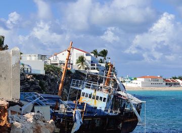 sint-maarten/maho/landmark/beacon-hill-towers