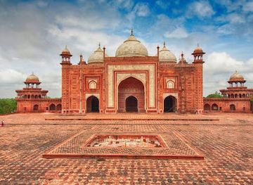 india/northern-plains/landmark/humayun-s-tomb