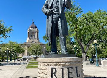 canada/manitoba/landmark/louis-riel-sculpture