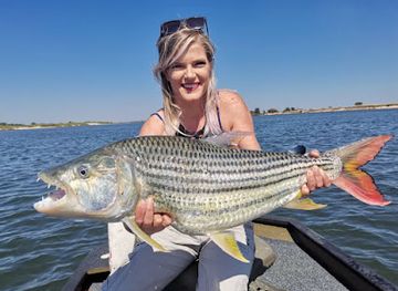 zambia/zambezi-basin/landmark/angle-zambia