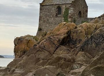 france/saint-malo/landmark/chapelle-du-saint-aubert
