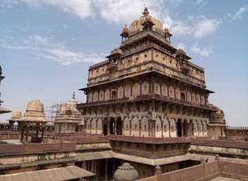 india/central-india/landmark/datia-palace