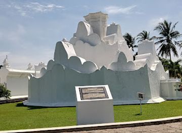 indonesia/aceh/landmark/putroe-phang-park