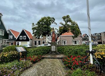 netherlands/volendam/landmark/monument-voor-de-gevallenen