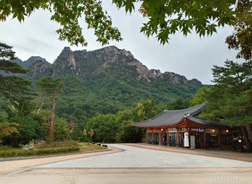 south-korea/seoraksan-national-park/landmark/three-story-stone-pagoda-at-hyangseongsa-temple-site