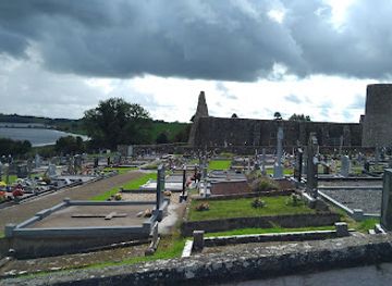 ireland/county-cavan/landmark/drumlane-abbey-and-round-tower