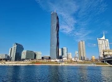 austria/vienna/donaustadt/landmark/leuchtturm-sunken-city