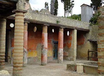 italy/herculaneum/landmark/casa-del-rilievo-di-telefo