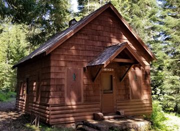 oregon/clackamas-county/landmark/clackamas-lake-historic-ranger-station