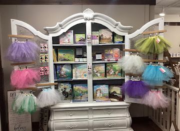 wisconsin/lake-geneva/landmark/queen-bee-artisan-market