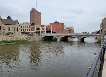 illinois/aurora/landmark/aurora-farmers-market-downtown