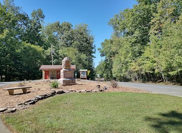 north-carolina/high-country/landmark/boone-s-cave-park