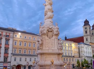 austria/linz/urfahr/landmark/dreifaltigkeitssaule