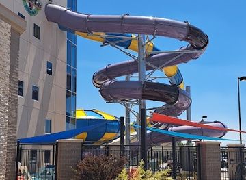 kansas/garden-city/landmark/parrot-cove-indoor-water-park