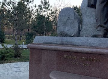 uzbekistan/tashkent/landmark/erkin-vohidov-monument