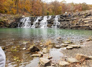 arkansas/northwest-arkansas/landmark/devil-s-den-state-park-visitor-center