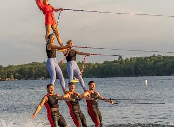 wisconsin/northwoods/landmark/min-aqua-bats-water-ski-show