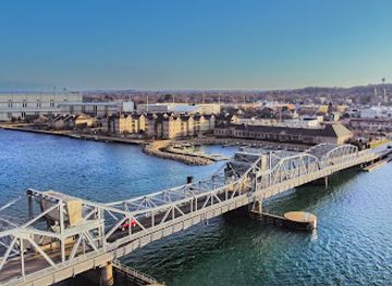 wisconsin/sturgeon-bay/landmark/stone-harbor