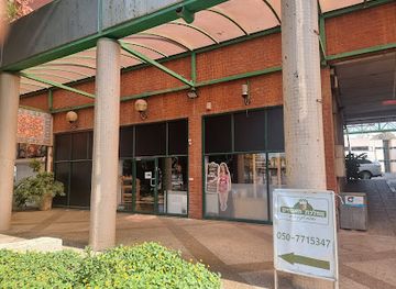 israel/kfar-saba/landmark/kingdom-of-nuts