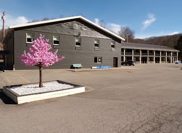 west-virginia/elkins/landmark/luxor-inn-suites-a-travelodge-by-wyndham