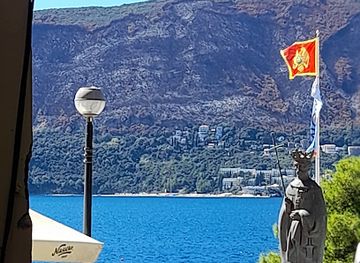 montenegro/herceg-novi/landmark/do-do-cafe