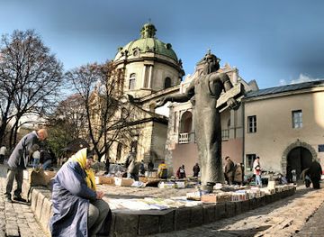 ukraine/lviv/landmark/dormition-church-korniakt-tower