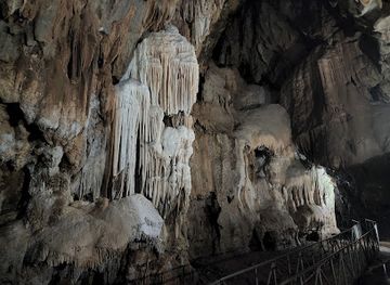 honduras/yoro-region/landmark/cuevas-de-talgua
