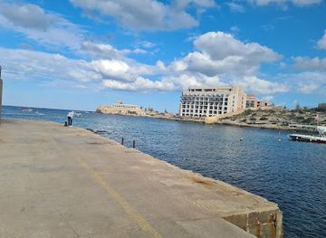 malta/western-district/landmark/st-george-s-bay