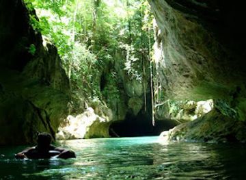 belize/belize-city/queen-s-square/landmark/cave-tubing