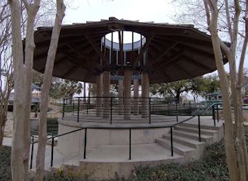 texas/south-texas/landmark/san-antonio-river-lock-dam