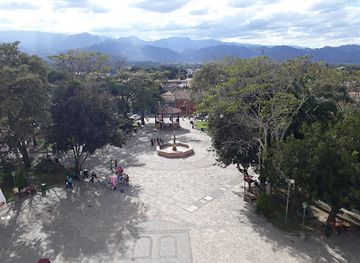 honduras/comayagua-valley/landmark/central-plaza-leon-alvarado