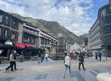 andorra/andorra-la-vella/landmark/rotonda-de-govern