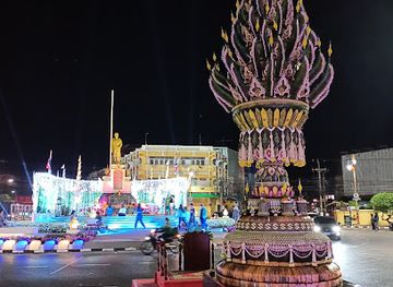 thailand/udon-thani/landmark/kromluang-prachak-sinlapakhom-monument