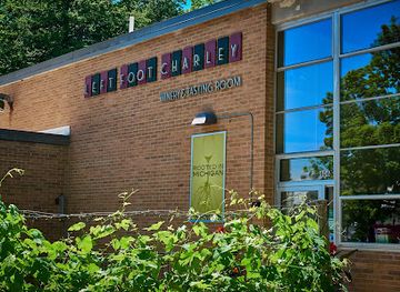 michigan/traverse-city/landmark/left-foot-charley