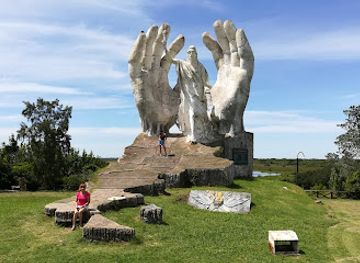 uruguay/northern-region/landmark/hands-monument-to-the-republic
