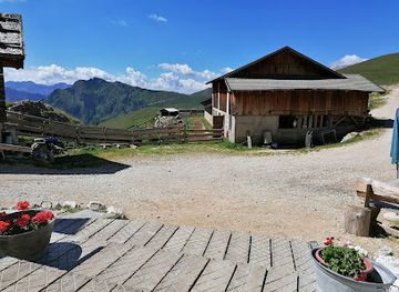 italy/val-di-fassa/landmark/plattkofelalm-malga-sasso-piatto