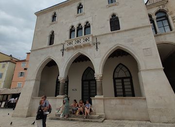 croatia/baranja/landmark/old-town-hall