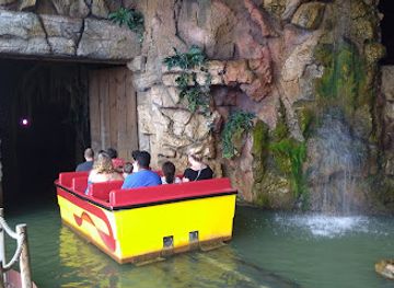 tennessee/pigeon-forge/landmark/jurassic-jungle-boat-ride