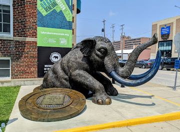 michigan/muskegon/landmark/moxie-the-mastodon-art-work
