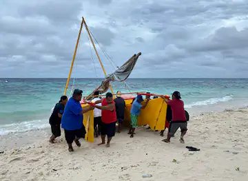 Waan Aelõñ in Majel (Canoes of the Marshall Islands)