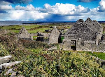 ireland/county-galway/landmark/na-seacht-dteampaill-the-seven-churches