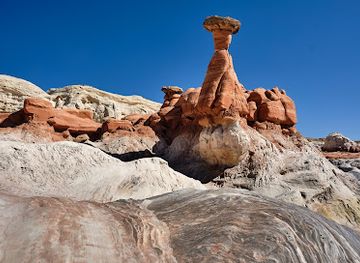 arizona/lake-powell/landmark/toadstool-hoodoos