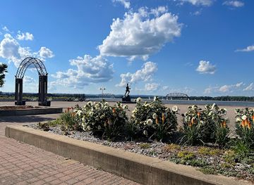 kentucky/louisville/landmark/riverfront-plaza-belvedere
