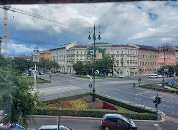 hungary/budapest/landmark/oktogon