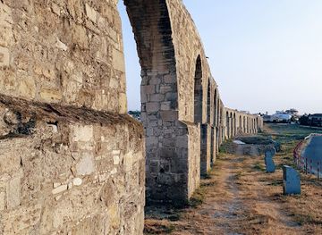 cyprus/morphou-bay/landmark/kamares-aqueduct